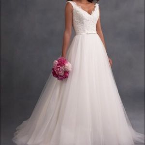 Alfred Angelo Wedding Dress style 2586